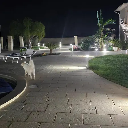 Delle Stelle Con Piscina 別荘